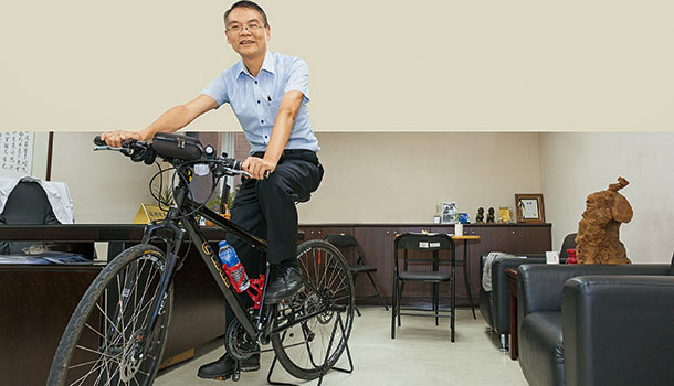 名人養生術/直擊璩大成辦公室 單車養生─選輕量、護膝就對了
