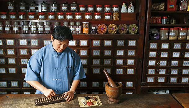 泰成中藥:藥材像小孩,用心照顧就有回報