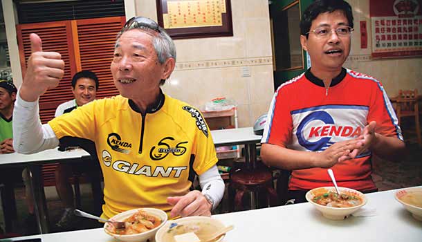 81歲阿公環島一條龍