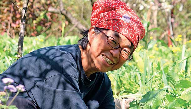 拈花惹草,黃盛璘助人「發功」