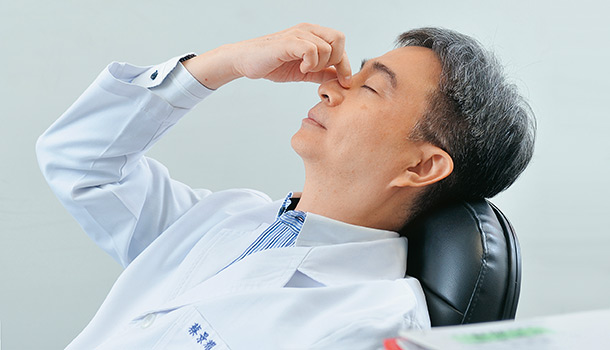 蔡景耀:20/20的閉目養「眼」法 預防電腦螢幕症候群