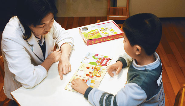 小孩學語言,為什麼比較快?