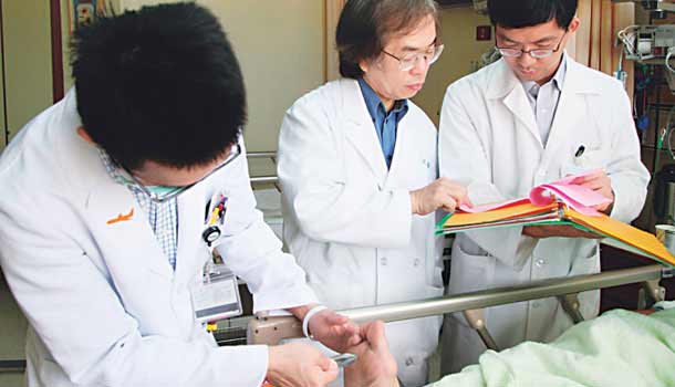 登錄、研究、治療三管齊下