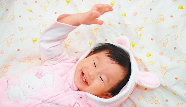 孩子上唇隙帶肥厚導致門牙縫大,該剪嗎?