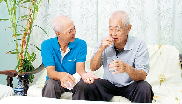 長輩血脂高,吃藥控制就好?