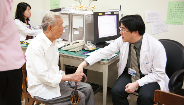 照顧擔子重,一年離職13.3萬人