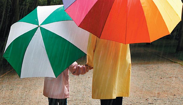 進入梅雨季節，環境潮濕不僅讓牆壁、衣物發霉，高溫高濕的環境，更可能引發過敏、氣喘，甚至危及健康！
