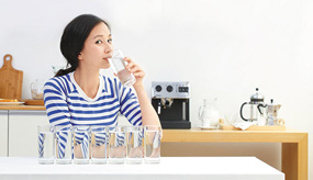 ８杯？２０００cc？一天該喝多少水